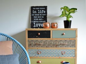 Miniaturka 4 - Stolik retro w aranżacji salonu