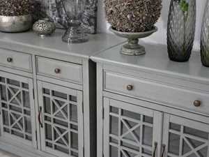 Miniaturka 9 - Drewniana szafka nocna z przeszklonymi drzwiami i szufladą w stylu klasycznym kolor szary