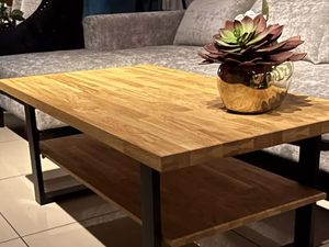 Miniaturka 4 - Ława dębowa loft z metalowymi nogami w aranżacji przy sofie