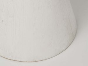 Miniaturka 7 - Stożkowa noga stolika białego drewniana faktura zbliżenie