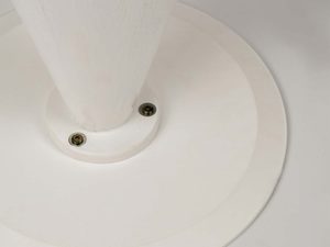 Miniaturka 8 - Detal mocowania blatu stolika kawowego białego śruby widoczne