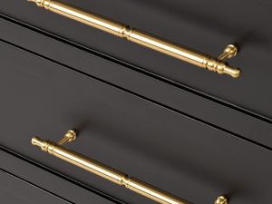 Miniaturka 4 - Szuflady z czarnego drewna wiązu z cienkimi złotymi uchwytami