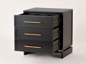 Miniaturka 1 - Designerska komoda z litego wiązu z trzema złotymi uchwytami