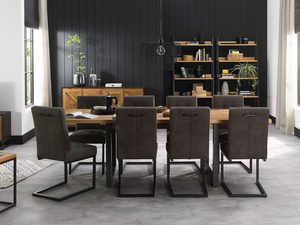 Miniaturka 4 - Aranżacja jadalni z dębowym stołem i krzesłami tapicerowanymi