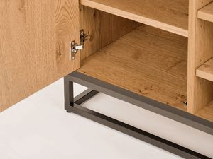 Miniaturka 2 - Szafka RTV z litego drewna z czarną podstawą i funkcjonalnym układem