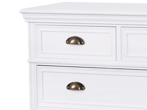 Miniaturka 1 - Detal metalowego uchwytu drewnianej komody w stylu prowansalskim kolor biały