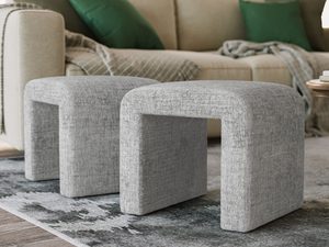 Miniaturka 2 - Szare pufy boucle w nowoczesnej aranżacji salonu z sofą