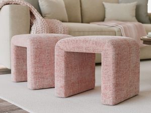 Miniaturka 2 - Zestaw puf w kolorze różowym z tkaniny boucle do salonu