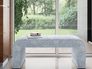 Miniaturka 2 - Designerska ławka boucle w kolorze stalowym z prostą metalową podstawą