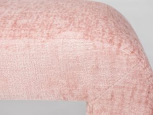 Miniaturka 1 - Zbliżenie na teksturę tkaniny boucle w kolorze brudnego różu