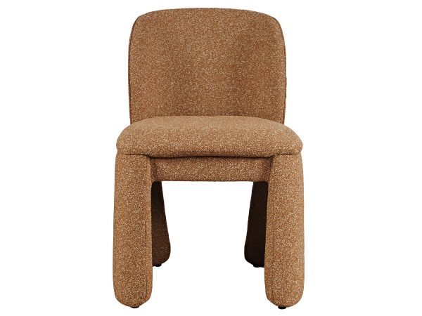 Fotel tapicerowany w kolorze rdzawobrązowym, widok z przodu