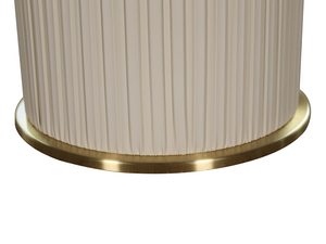 Miniaturka 2 - Zbliżenie na wykończenie stolika z ryflowaną powierzchnią i złotym rantem