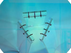 Miniaturka 2 - Szklany blat z kolorowymi mocowaniami do stolika nowoczesnego