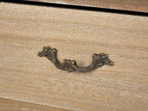 Miniaturka 3 - Stylowy uchwyt w eleganckiej komodzie