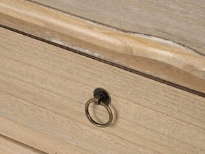 Miniaturka 3 - Ozdobny uchwyt metalowy w komodzie dębowej