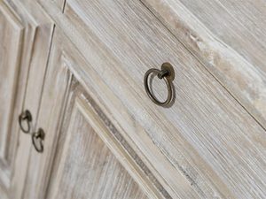 Miniaturka 1 - Detal rzeźbionych frontów kredensu bielonego