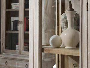 Miniaturka 6 - Detal metalowych uchwytów drewnianej witryny w stylu rustykalnym kolor jasny brąz