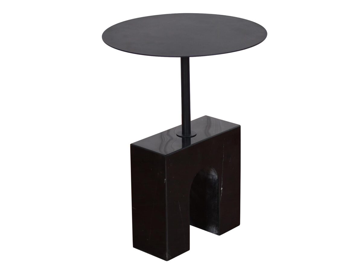 Nowoczesny stolik boczny z czarnym blatem i industrialną podstawą Nowoczesny stolik boczny z czarnym blatem i industrialną podstawą