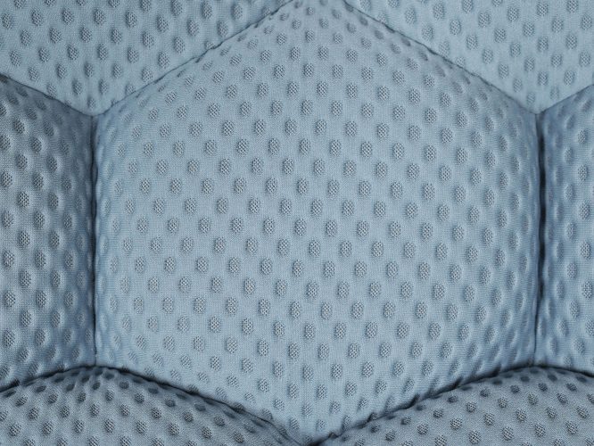 Futurystyczna sofa w kształcie plastra miodu w kolorze błękitno-szarym – Zenith