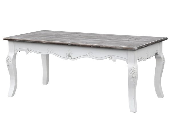 Drewniany stół z rzeźbionymi nogami i ozdobnym blatem w stylu prowansalskim