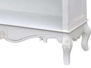 Miniaturka 1 - Detal dekoracyjnych nóg białej konsoli w stylu prowansalskim