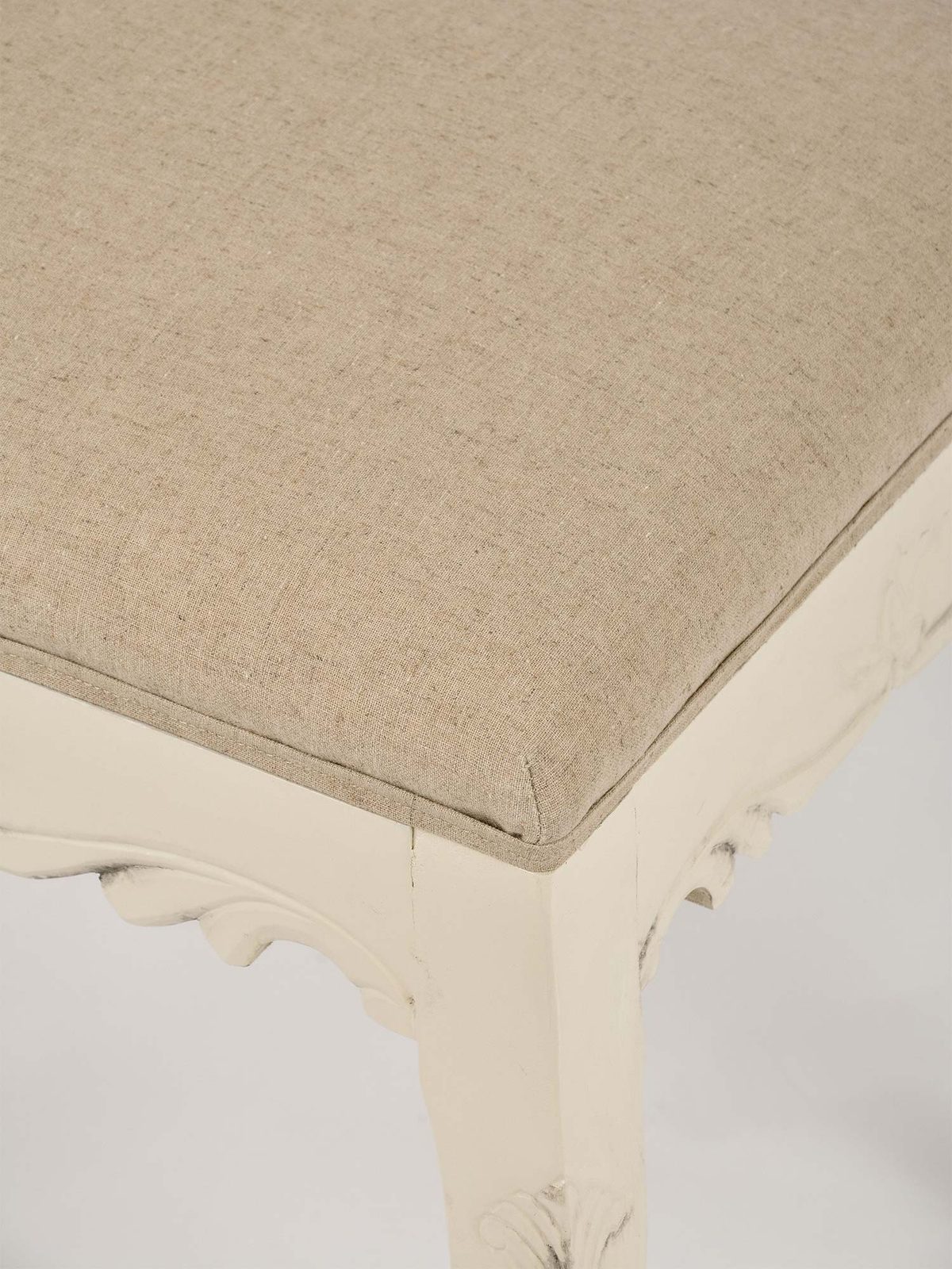 Prowansalski puf kremowy tapicerowany wymiary katalogowy Prowansalski puf kremowy tapicerowany wymiary katalogowy