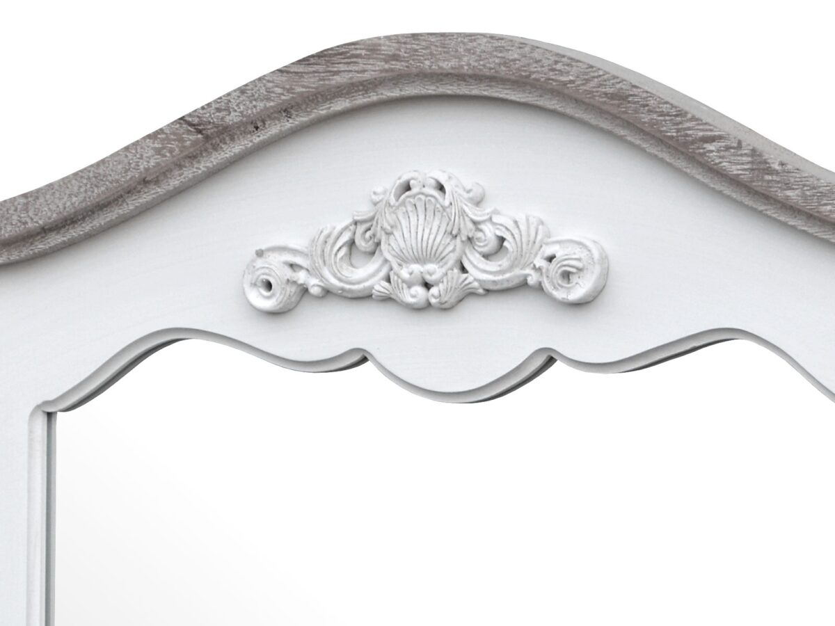 Ozdobny detal lustra w stylu eleganckim