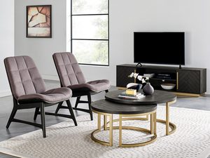 Miniaturka 3 - Salon z eleganckim zestawem stolików i fotelem tapicerowanym