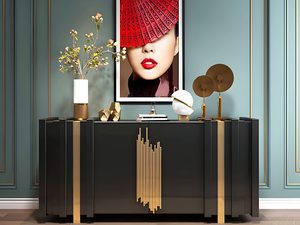 Miniaturka 3 - Komoda z czarnym połyskiem i złotym frontem w luksusowej aranżacji