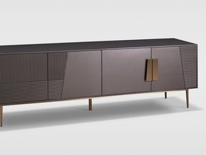 Miniaturka 1 - Nowoczesna komoda w kolorze ciemnego grafitu ze złotymi akcentami i nóżkami