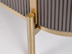 Miniaturka 3 - Detal luksusowej komody z ryflowanym frontem