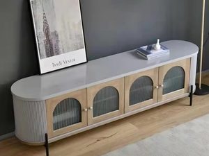 Miniaturka 1 - Stylowa komoda w kolorze szarym w kolorze naturalnego drewna