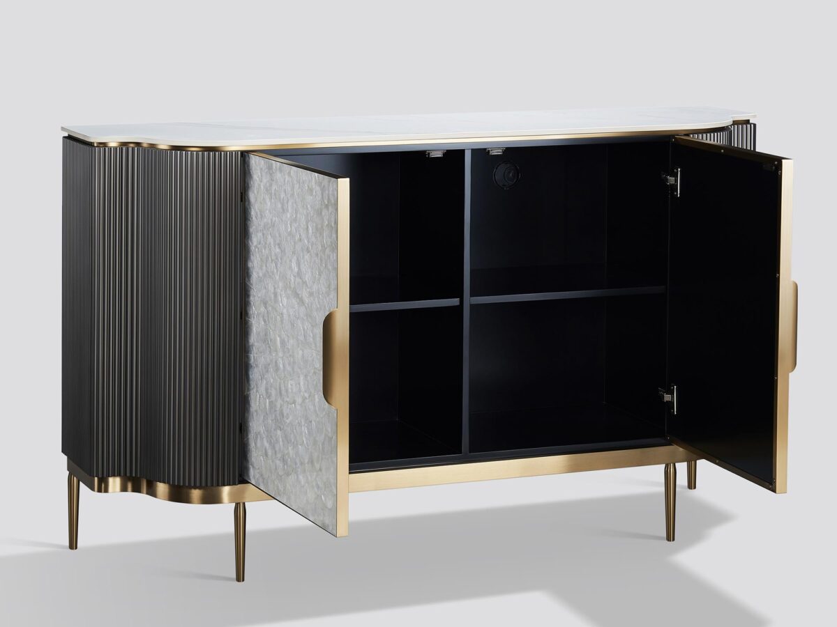 Oryginalna komoda w kolorze grafitowym z muszlą morską i złotymi detalami