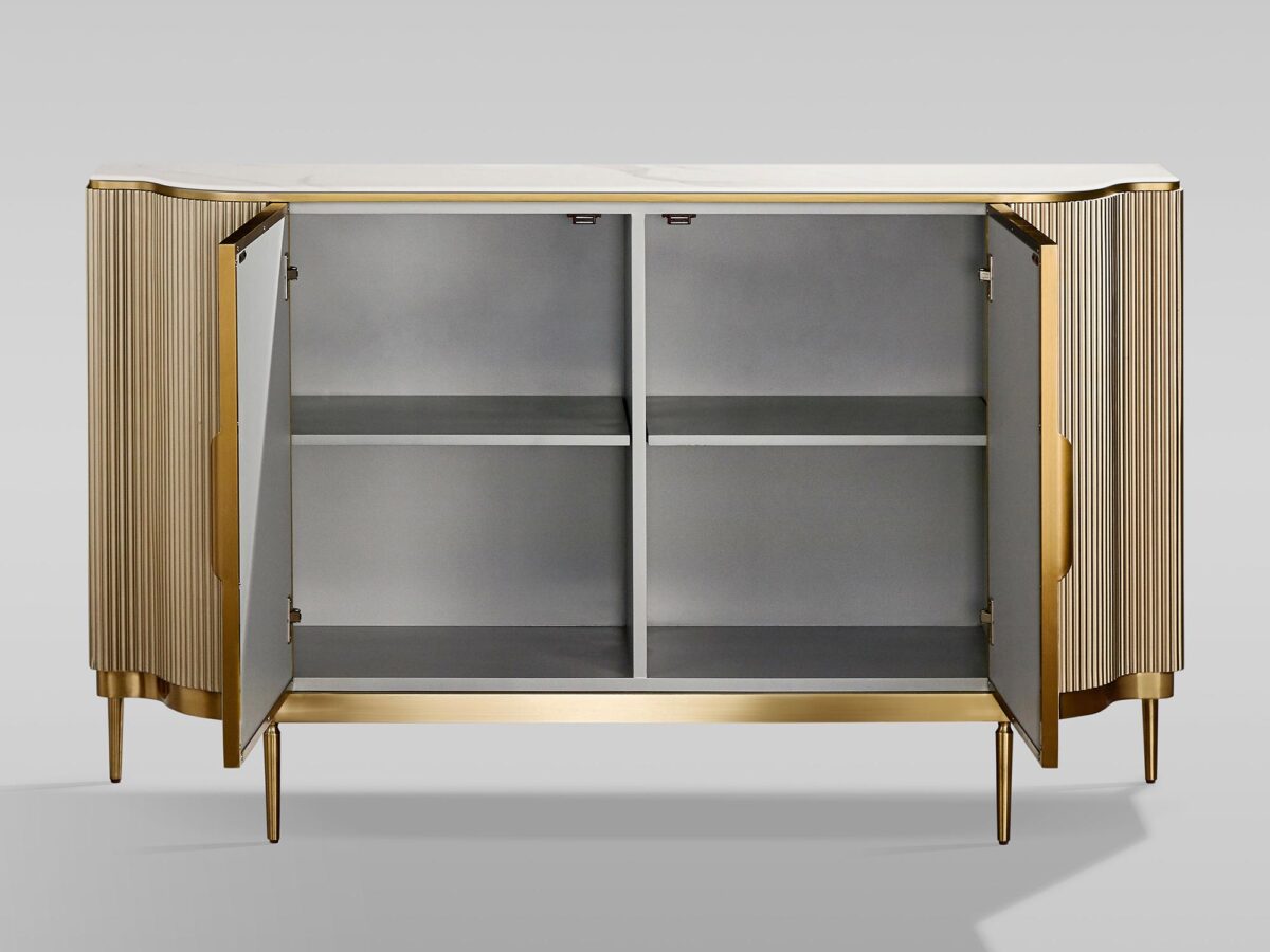 Luksusowa komoda w kolorze szampańskim ze złotymi detalami Luksusowa komoda w kolorze szampańskim ze złotymi detalami