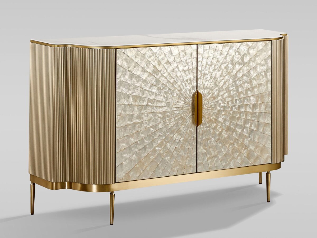 Komoda szampańska z muszlą morską i marmurowym blatem Komoda szampańska z muszlą morską i marmurowym blatem