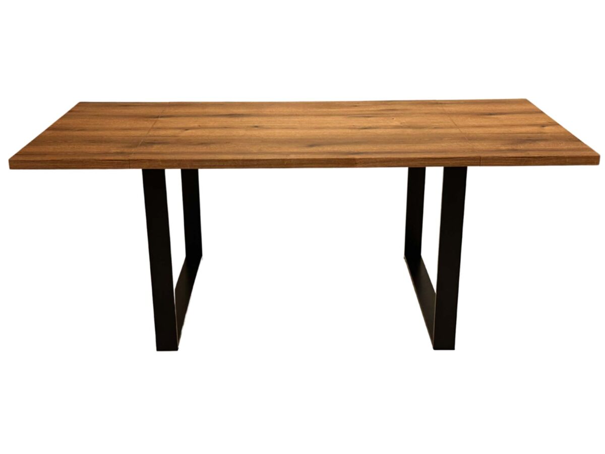 Dębowy stół ciemny loft z czarnymi nogami metalowymi widok frontalny Dębowy stół ciemny loft z czarnymi nogami metalowymi widok frontalny