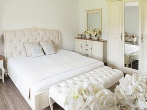 Miniaturka 8 - Komoda w aranżacji białej sypialni