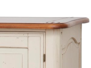 Miniaturka 1 - Detal drewnianej komody z dekoracyjnymi frontami w stylu prowansalskim kolor biały