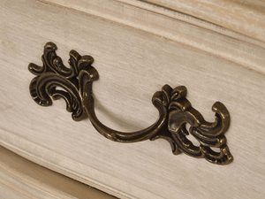 Miniaturka 13 - Komoda z Jasnobeżowego Drewna i Frezowaniami w Prowansalskim Stylu – Laguna