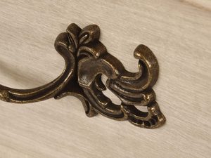 Miniaturka 14 - Komoda z Jasnobeżowego Drewna i Frezowaniami w Prowansalskim Stylu – Laguna