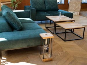 Miniaturka 7 - Stoliki dębowe loft w aranżacji z zieloną sofą i lampą