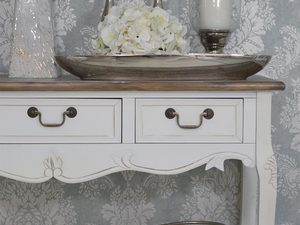 Miniaturka 1 - Drewniana konsola z dekoracyjnymi frontami w stylu prowansalskim