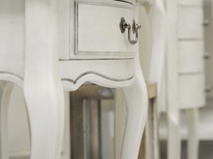 Miniaturka 5 - Zbliżenie na detale stylowej szafki