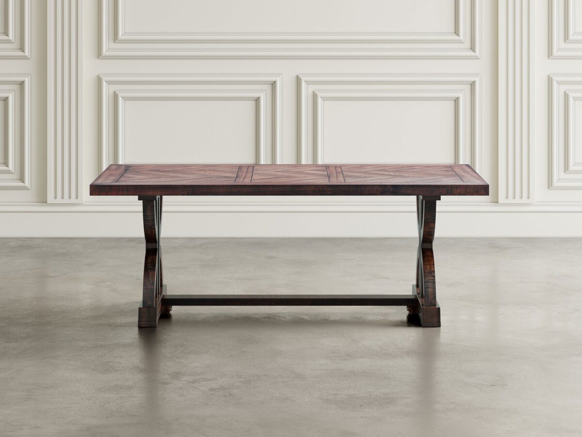 Stół w stylu rustykalnym z solidną drewnianą konstrukcją