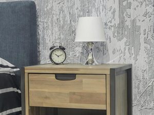 Miniaturka 2 - Szafka nocna z elementami litego drewna do aranżacji skandynawskiej