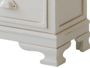 Miniaturka 2 - Detal rzeźbionych nóg drewnianej szafki w stylu prowansalskim kolor kremowy
