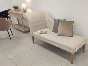 Miniaturka 1 - Szezlong tapicerowany prowansalski w kolorze białym z kremową tapicerką – TA320