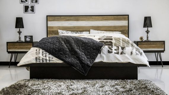 Nowoczesna sypialnia ze stylowymi meblami z drzewa akacjowego