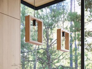 Miniaturka 16 - Para lamp wiszących drewnianych przy panoramicznym oknie z widokiem