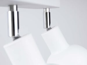 Miniaturka 8 - Detal białego klosza dzwonkowego plafonu z widoczną żarówką zbliżenie